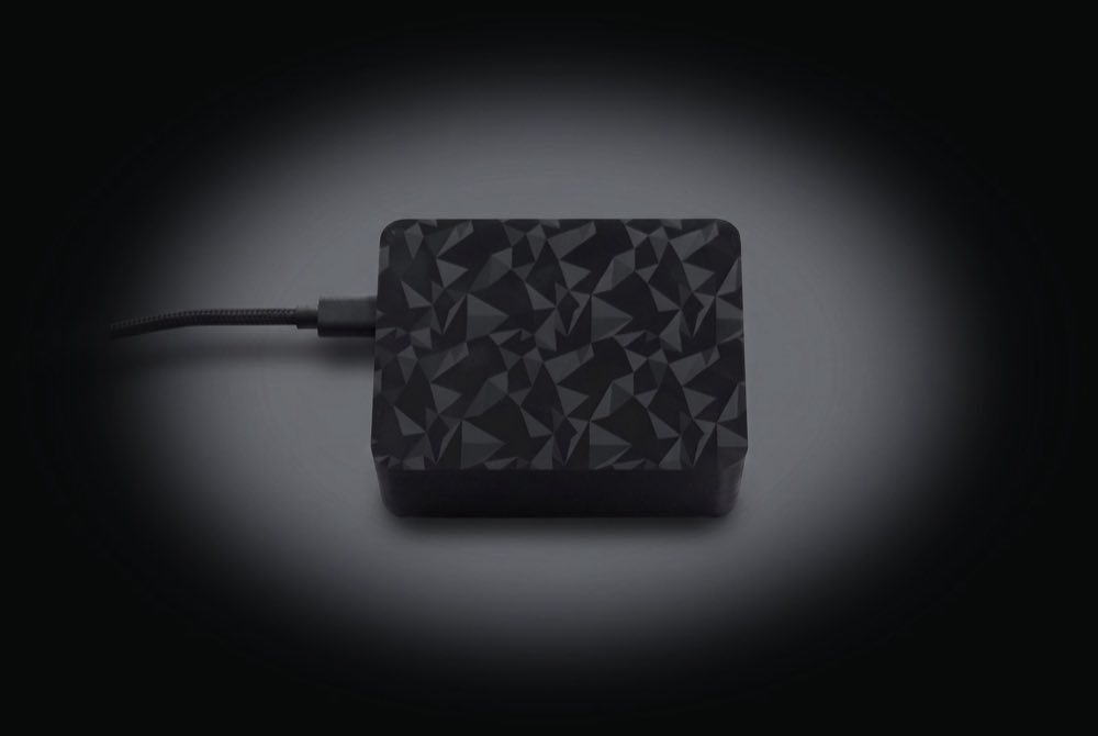 Grid Monitor: пристрій у чорному фактурному корпусі з кабелем USB-C